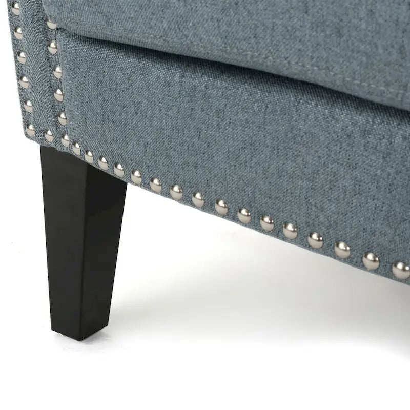 Poltrona Club Contemporanea con Braccioli Arrotondati, Rivetti e Gambe in Betulla, 79 cm Larghezza